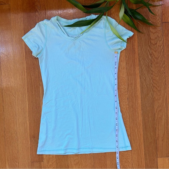 Lululemon T-shirt - Like New! - Picture 6 of 6
